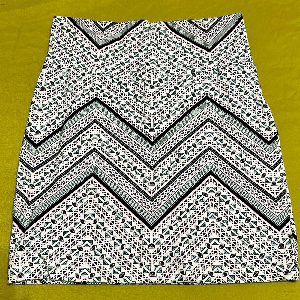 🌹🌹“Charlotte Ruse” patterned mini skirt sz S